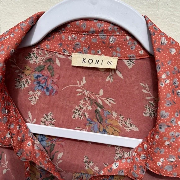 Kori Floral Bell Sleeve Blouse in Coral and Rust - Picture 9 of 11